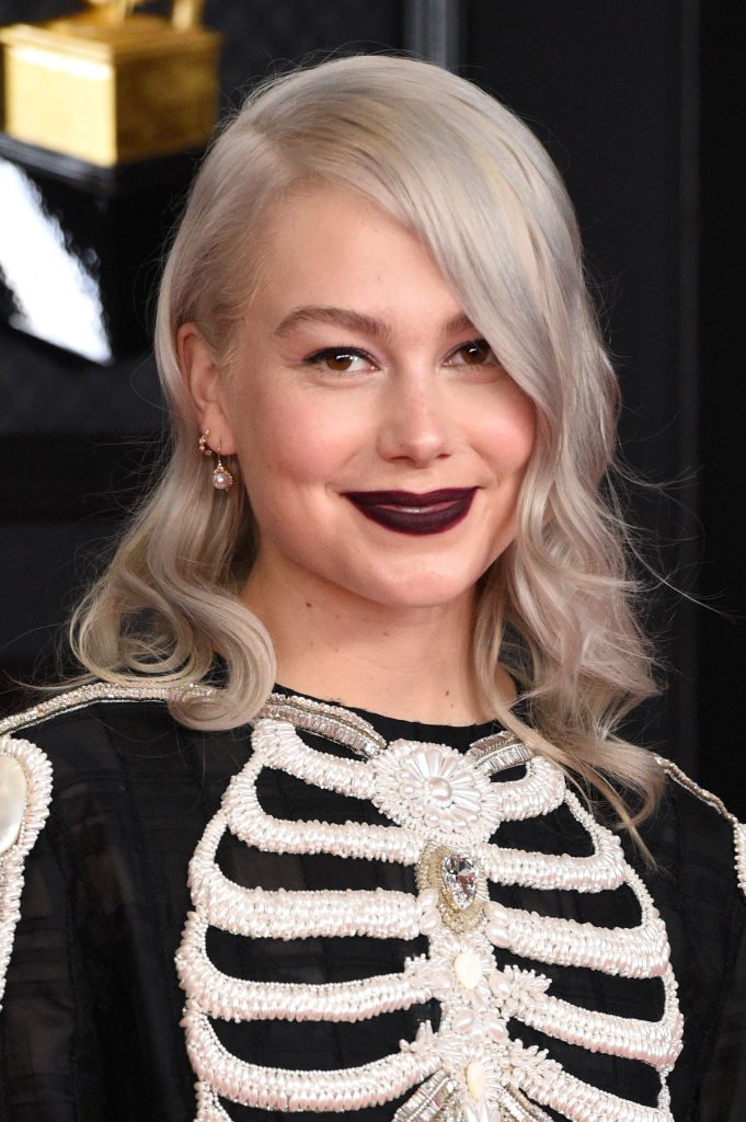 Phoebe Bridgers in Ashley Zhang diamond and pearl earrings