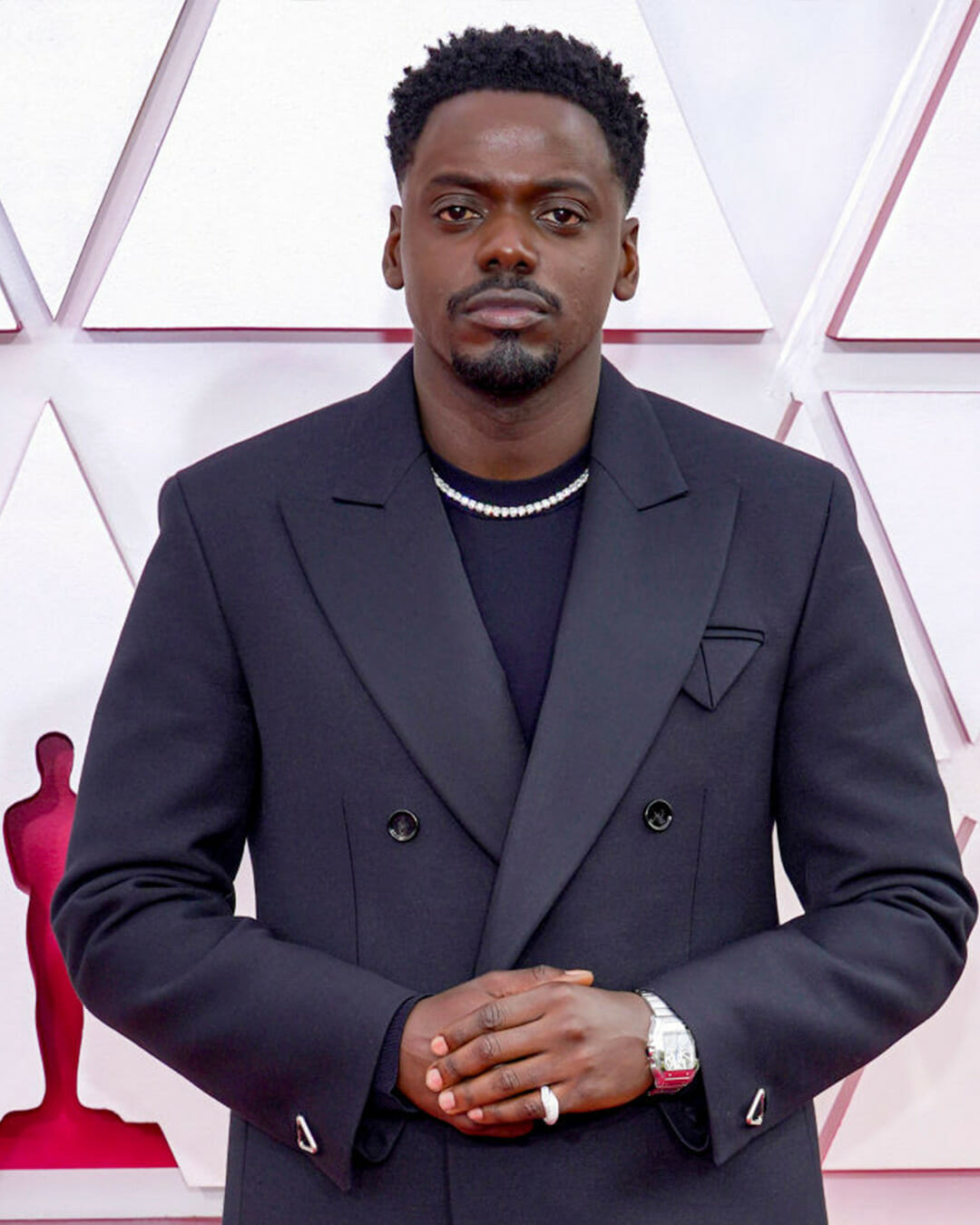 Daniel Kaluuya wearing Cartier jewelry at the 93rd Academy Awards.