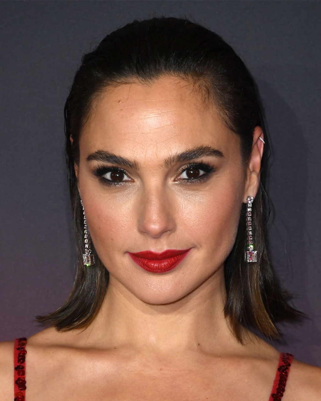 gal gadot diamond jewelry style red carpet red notice