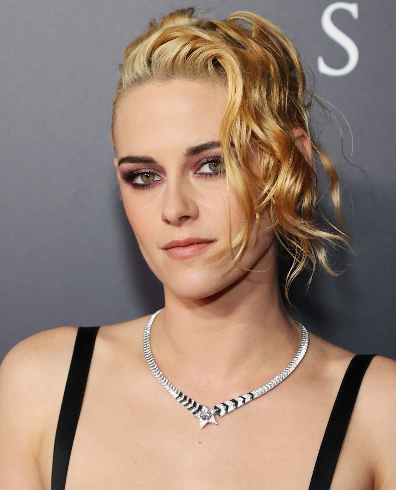 kristen stewart april celebrity diamond birthstone