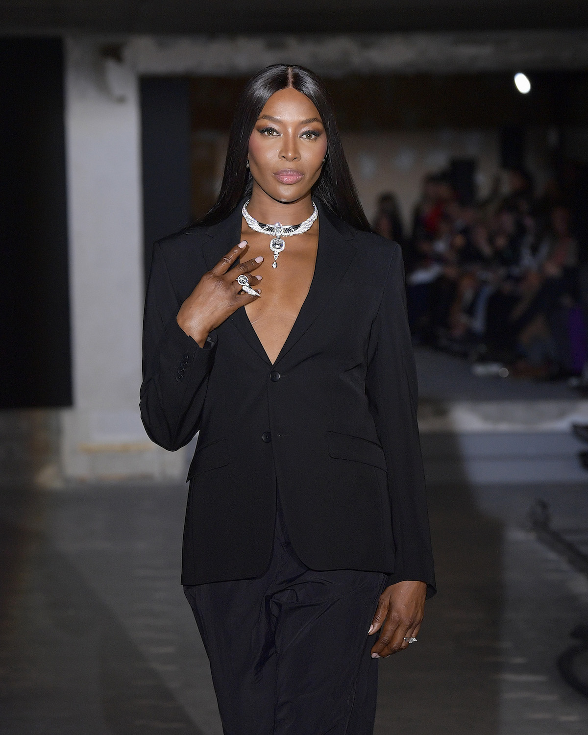 naomi campbell messika paris fashion week