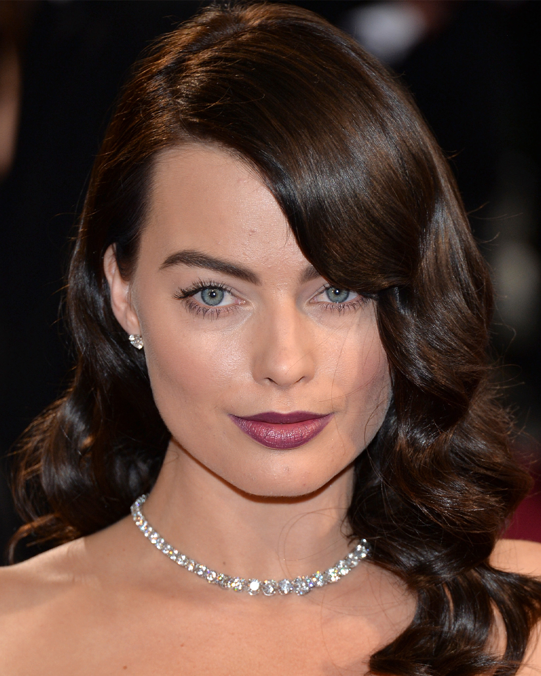 margot robbie natural diamond jewelry style looks