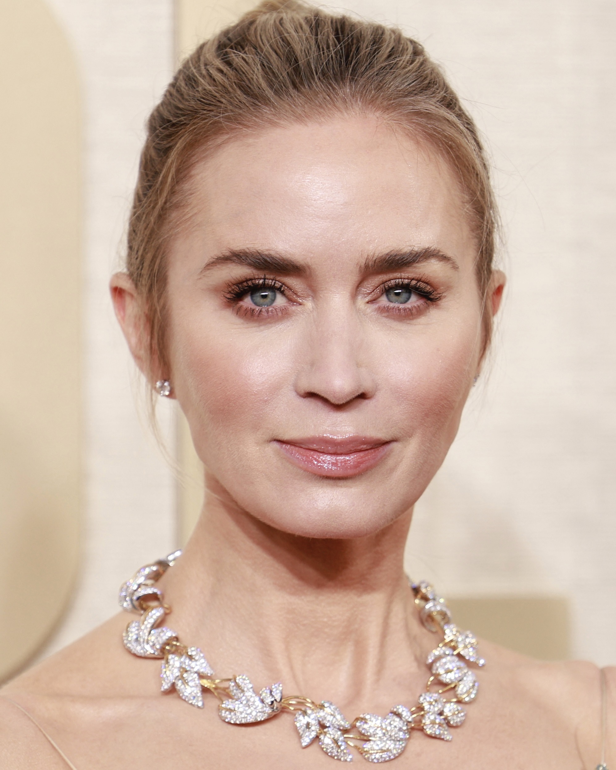 Emily Blunt at the 2024 Golden Globes in Natural Diamond Jewelry