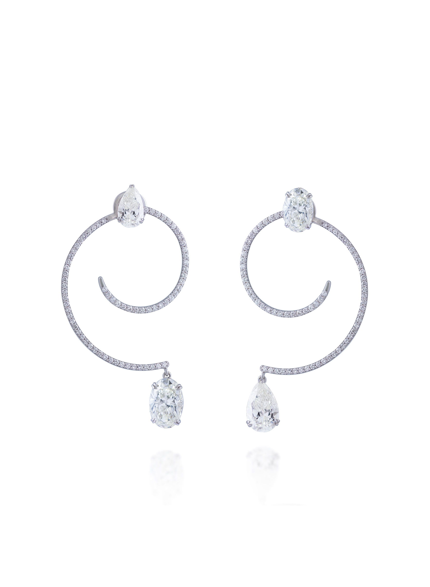 ARAYA Fine Jewellery Elegant Diamond Pieces with Oval Cut